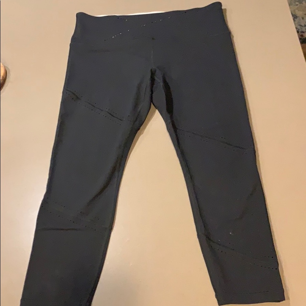 Athleta Its a Wrap 7/8 tight Large